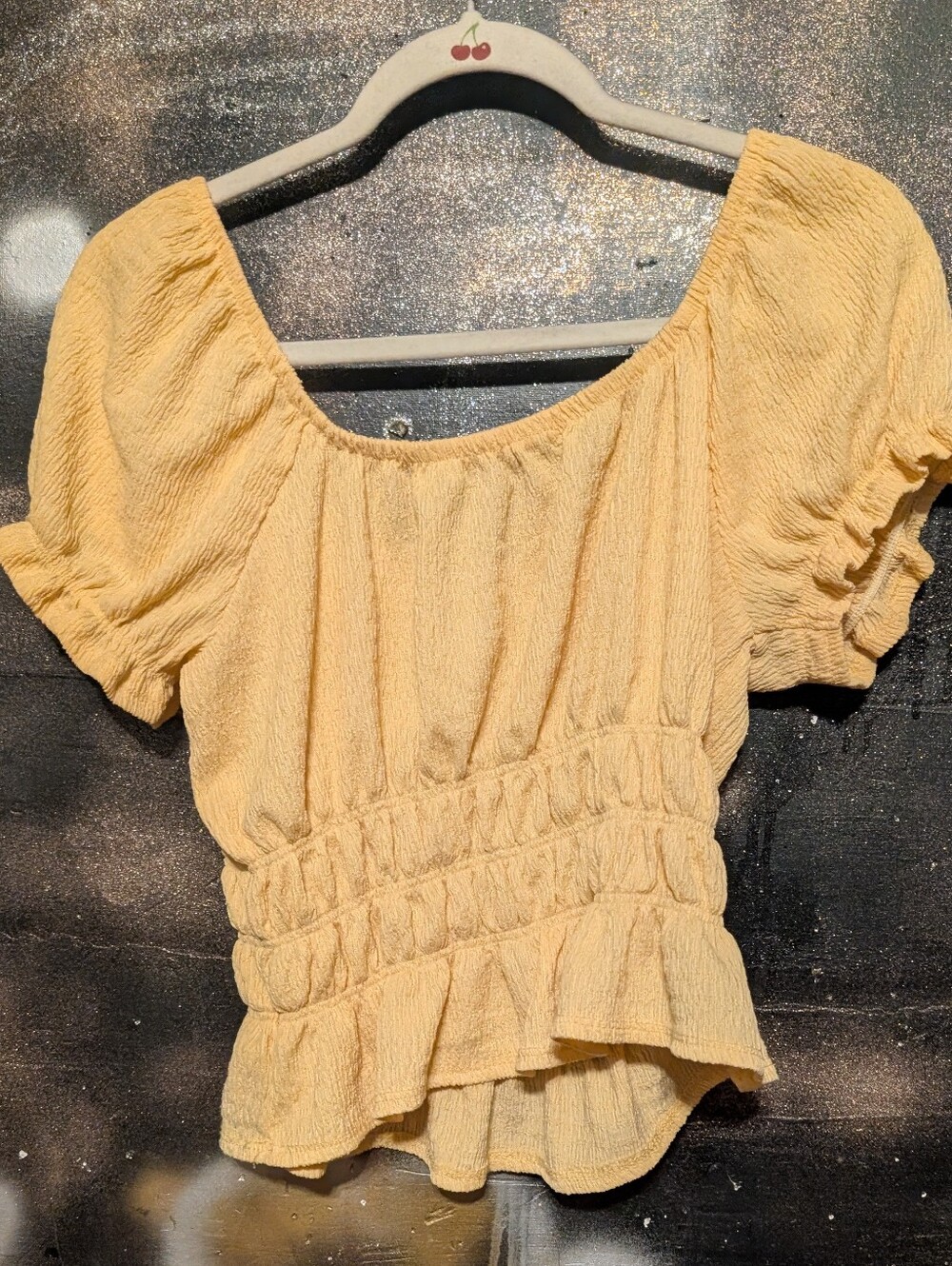 Women's Top Size Medium - Picture 3 of 5